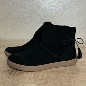 Koolaburra by UGG Skyller Suede Tassel Black Suede Women 11 Flat Ankle Boots